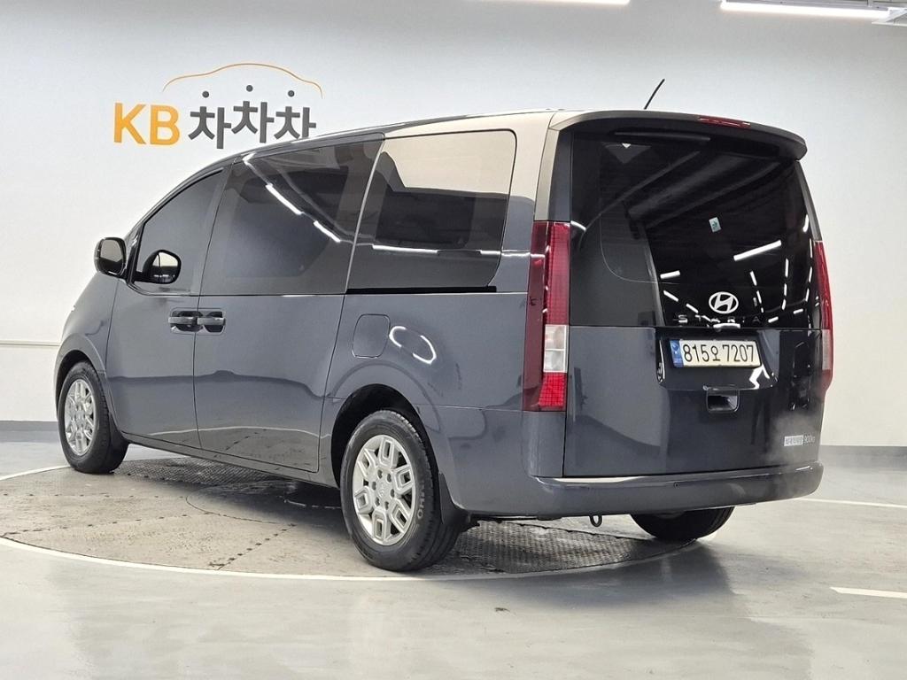 2023 HYUNDAI STARIA 
