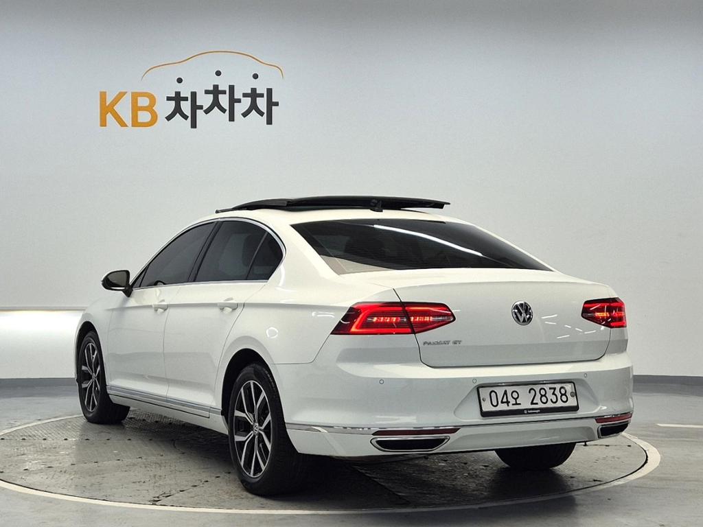 2018 VOLKSWAGEN PASSAT GT (8Gen) 