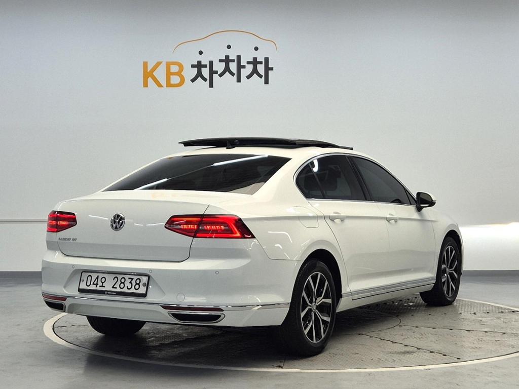 2018 VOLKSWAGEN PASSAT GT (8Gen) 