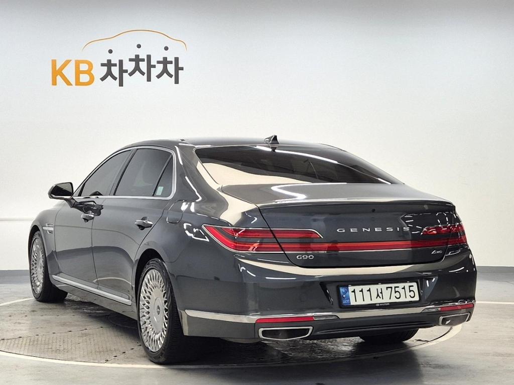 2021 GENESIS G90 