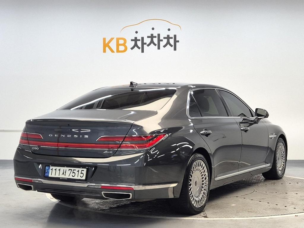 2021 GENESIS G90 