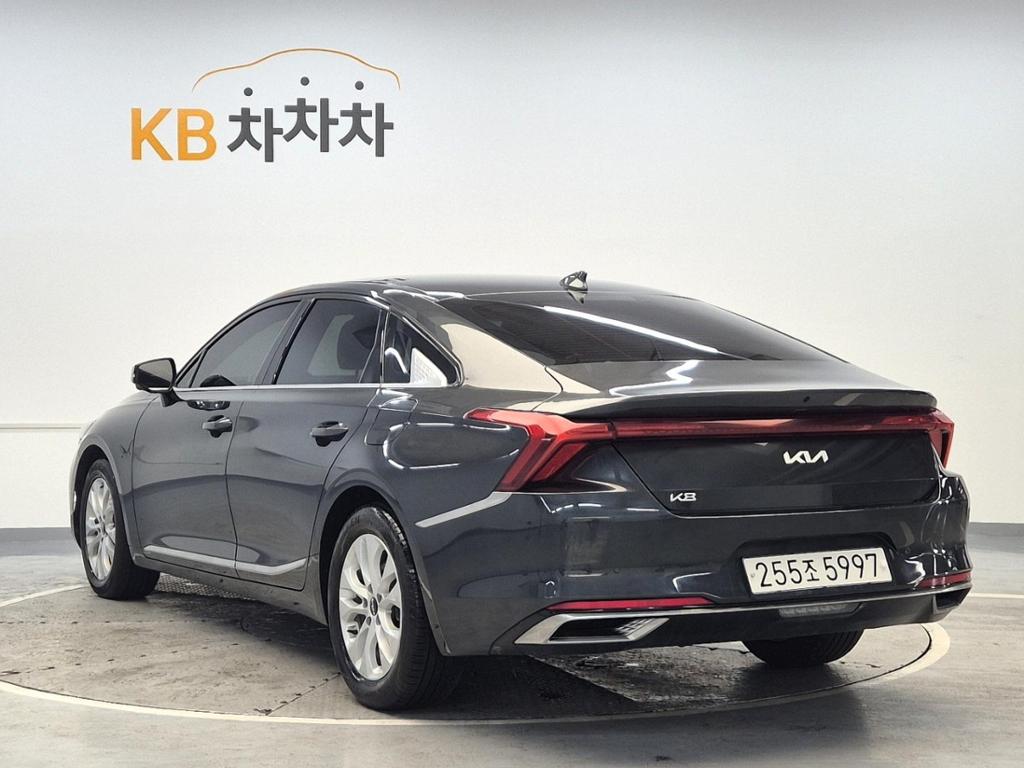 2022 KIA K8 