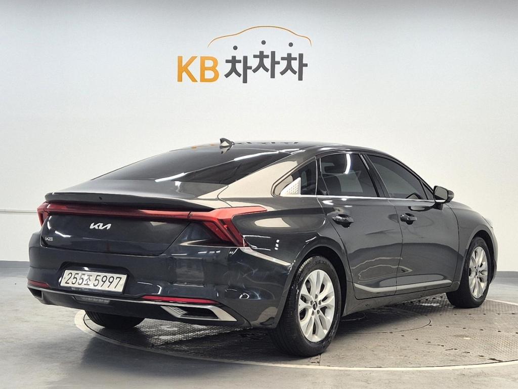 2022 KIA K8 