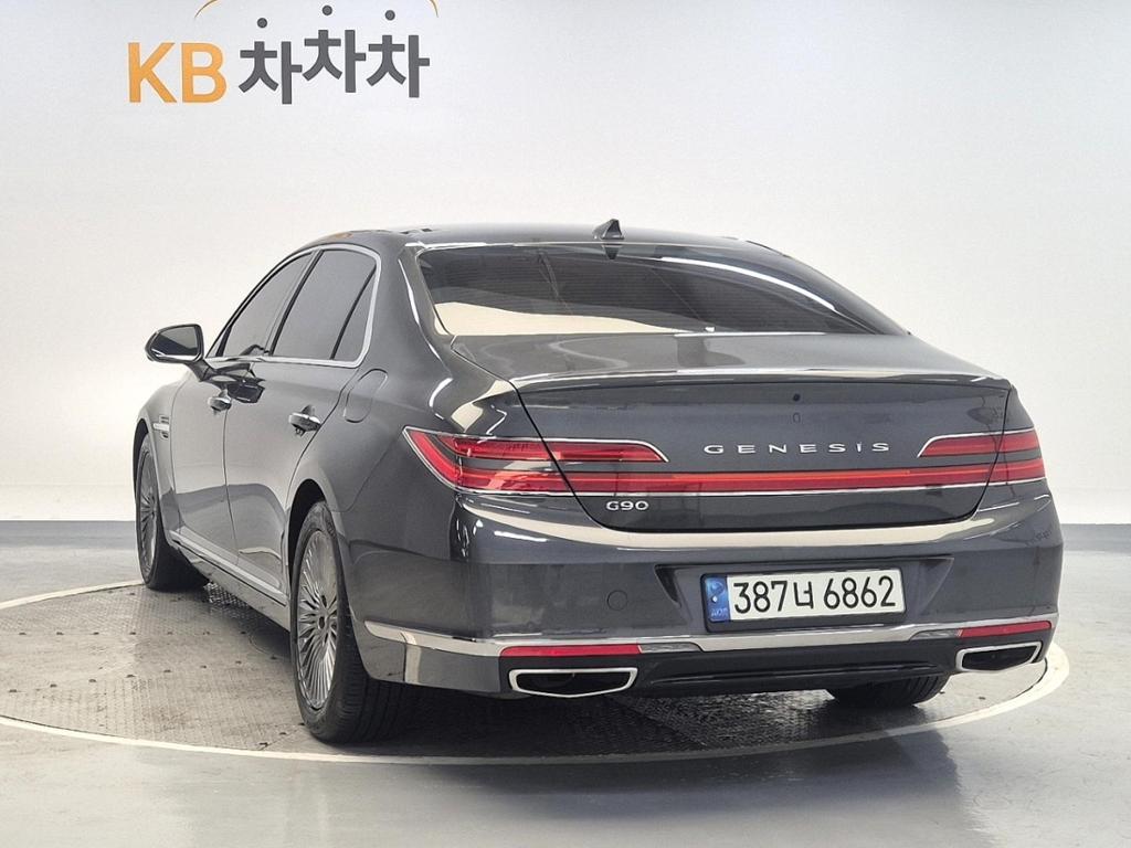 2021 GENESIS G90 