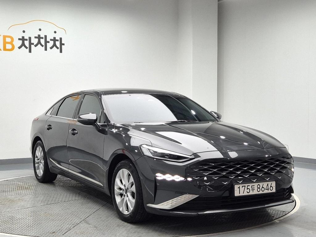 2022 KIA K8 