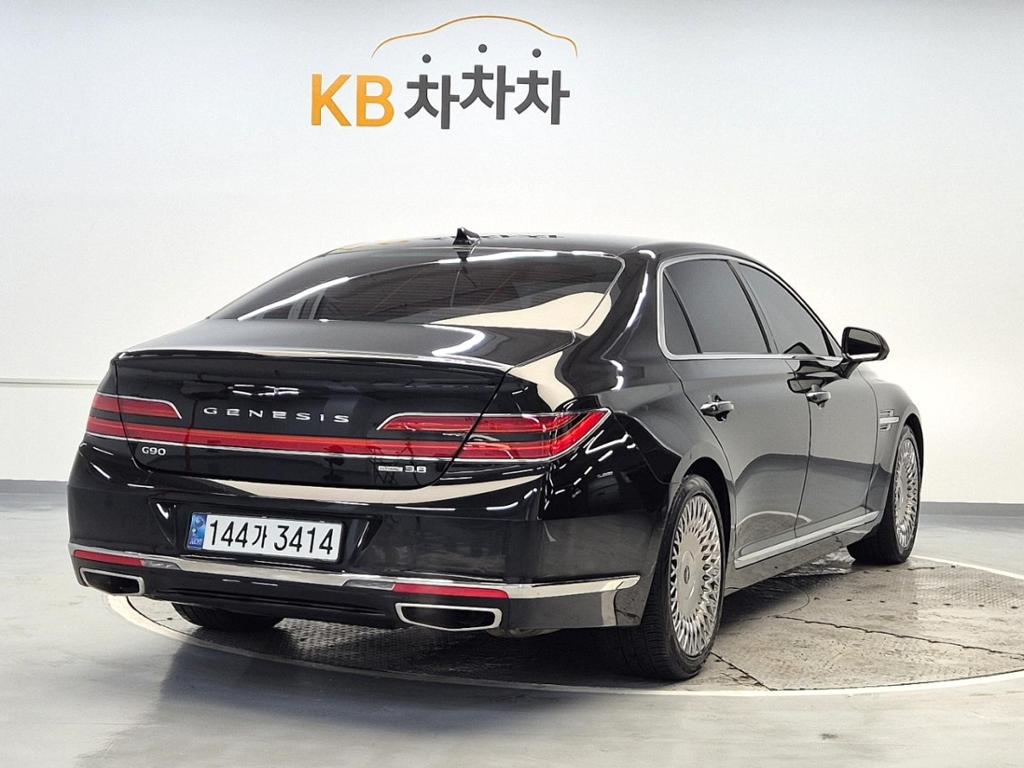 2019 GENESIS G90 