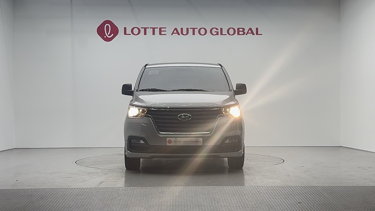 2020 HYUNDAI THE NEW GRAND STAREX 12seat Diesel Smart