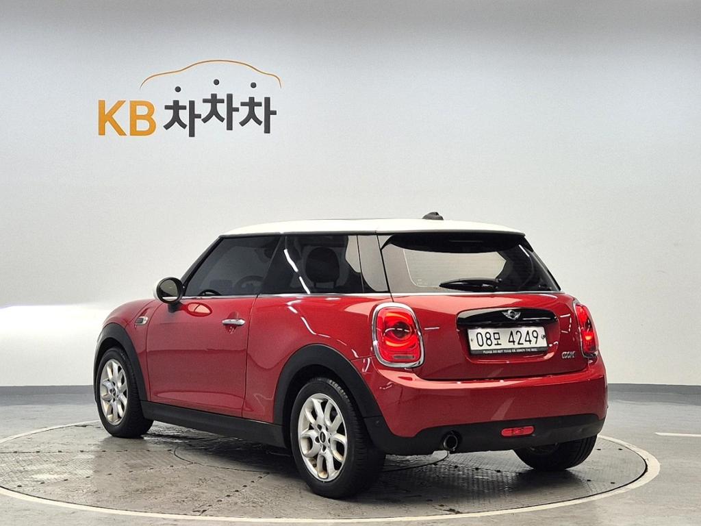 2018 MINI COOPER 