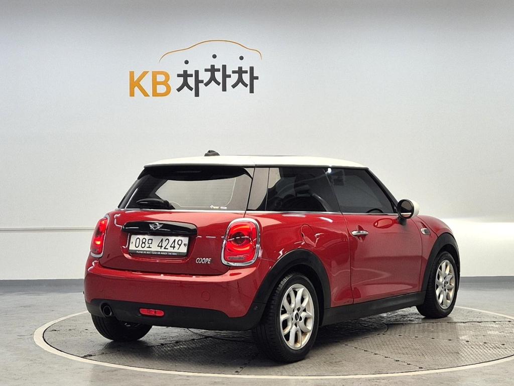 2018 MINI COOPER 