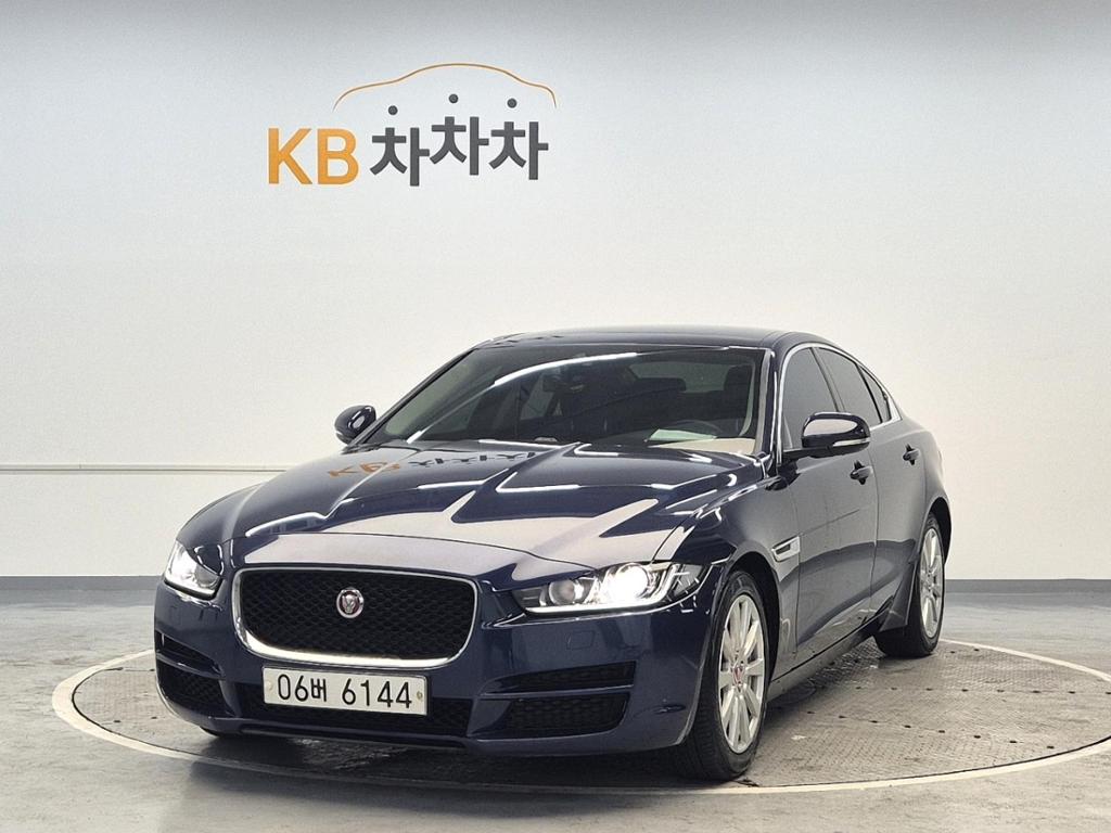 2018 JAGUAR XE 