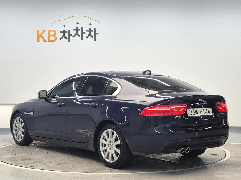 2018 JAGUAR XE 