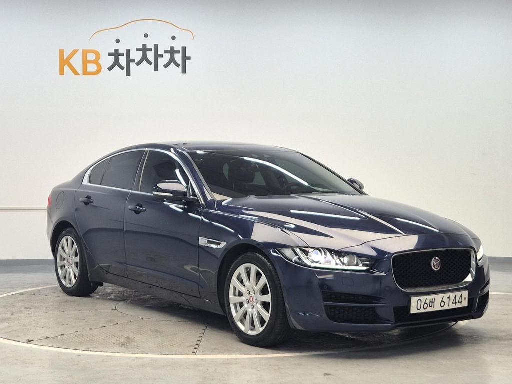 2018 JAGUAR XE 