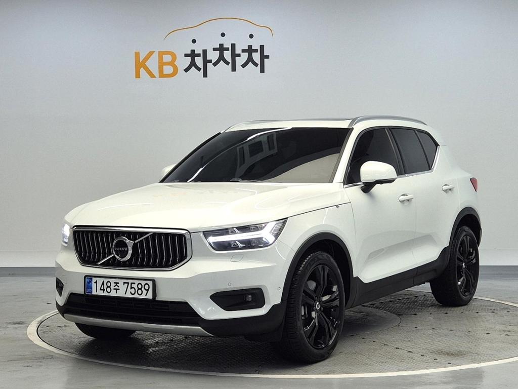 2020 VOLVO XC40 