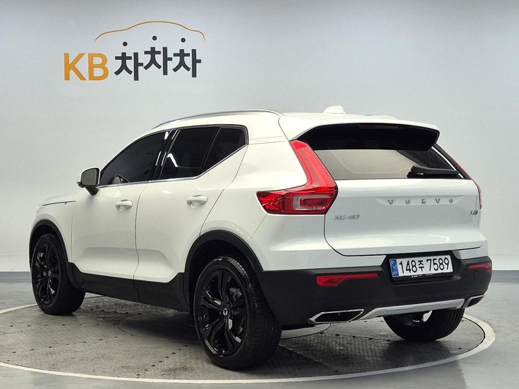 2020 VOLVO XC40 