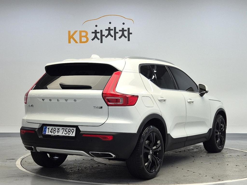 2020 VOLVO XC40 