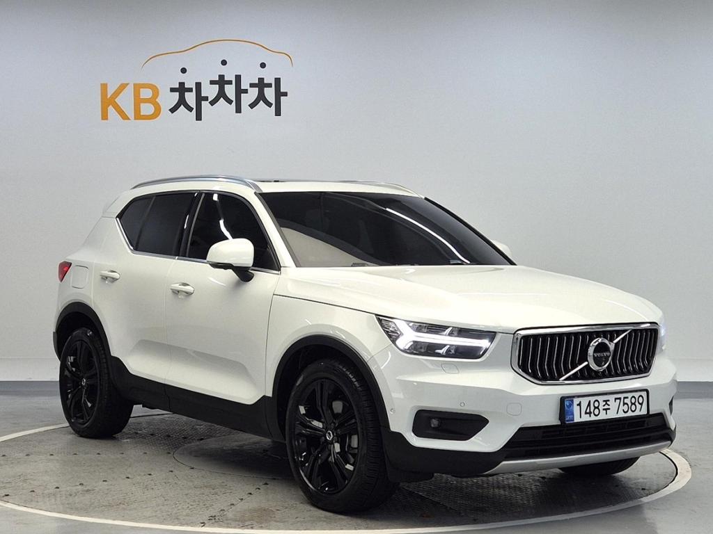 2020 VOLVO XC40 