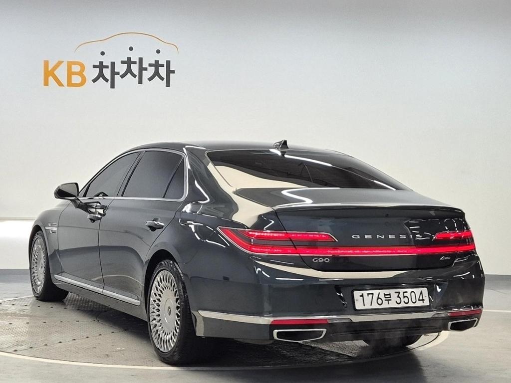 2021 GENESIS G90 