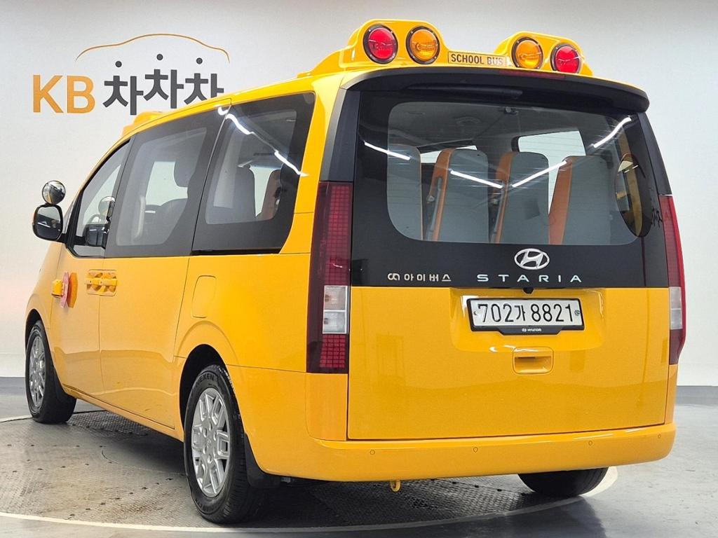 2022 HYUNDAI STARIA 