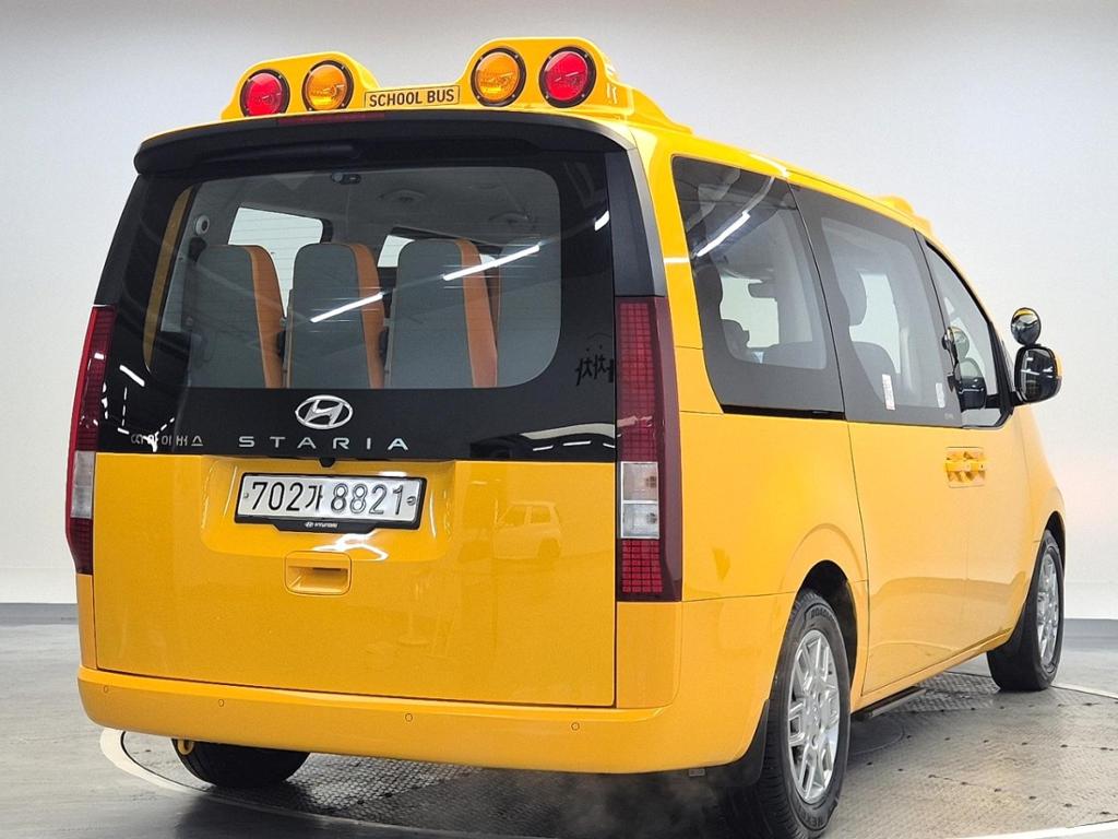 2022 HYUNDAI STARIA 