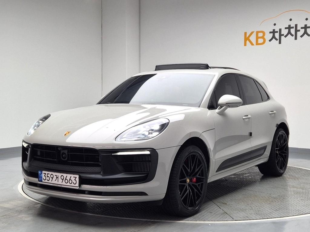 2022 PORSCHE MACAN 