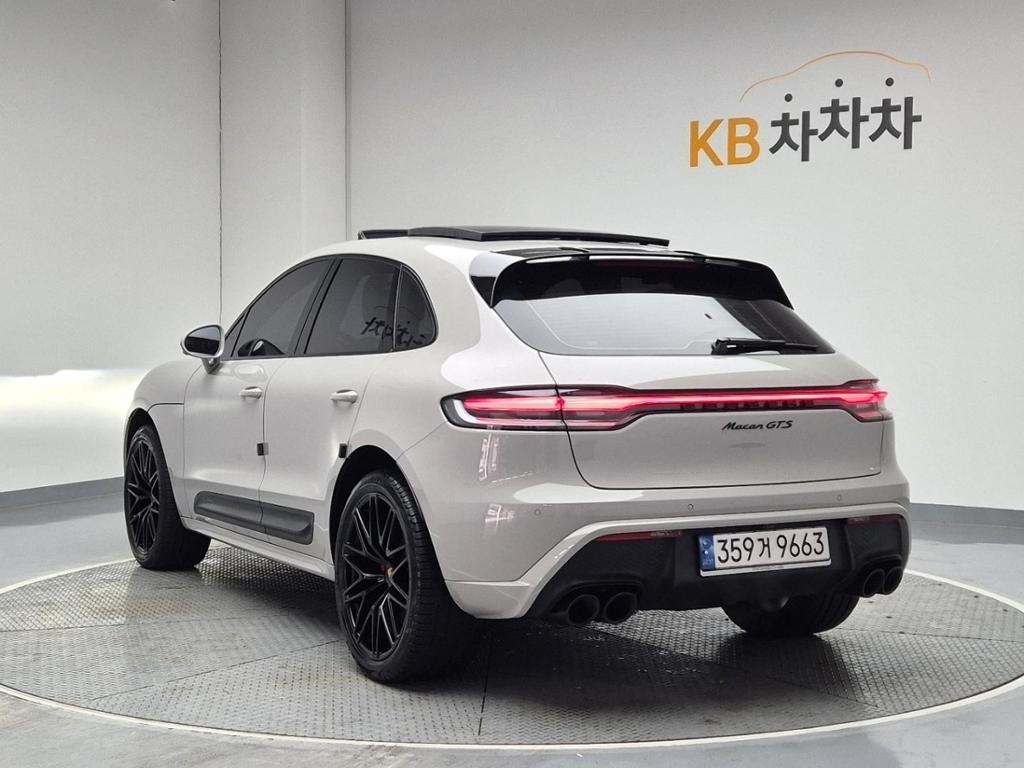 2022 PORSCHE MACAN 