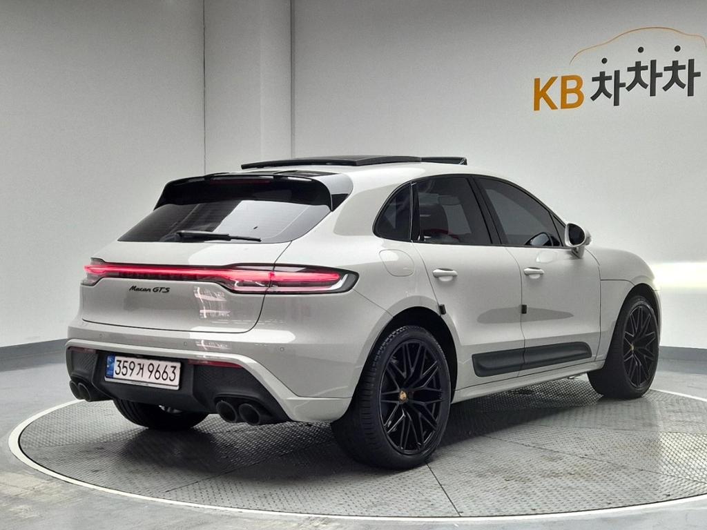 2022 PORSCHE MACAN 