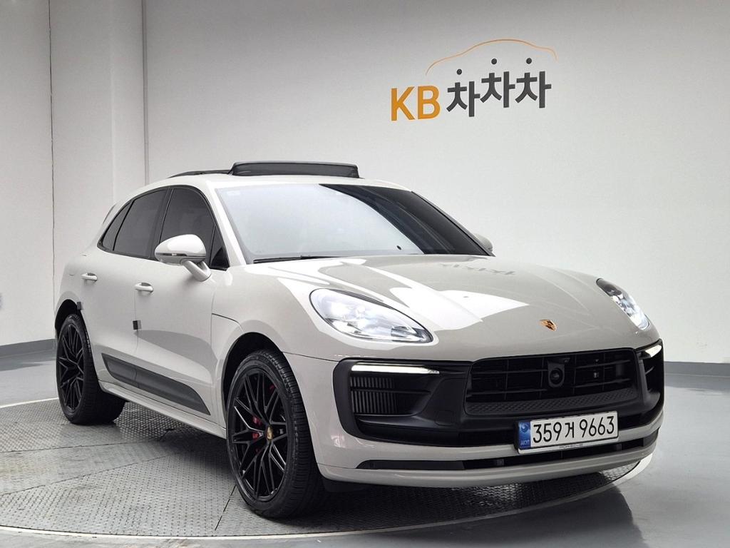 2022 PORSCHE MACAN 