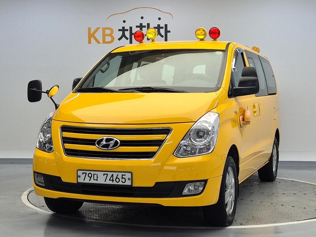 2017 HYUNDAI GRAND STAREX 