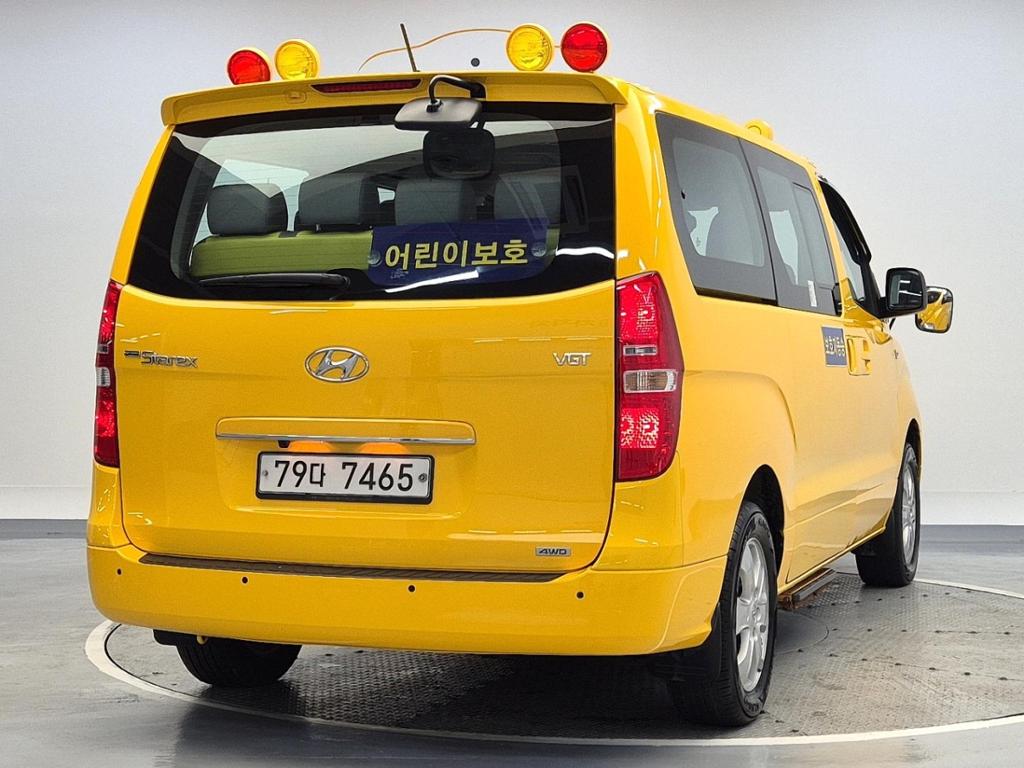2017 HYUNDAI GRAND STAREX 