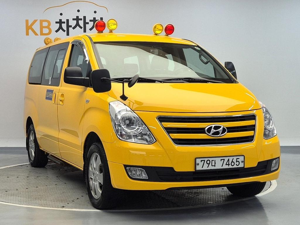2017 HYUNDAI GRAND STAREX 