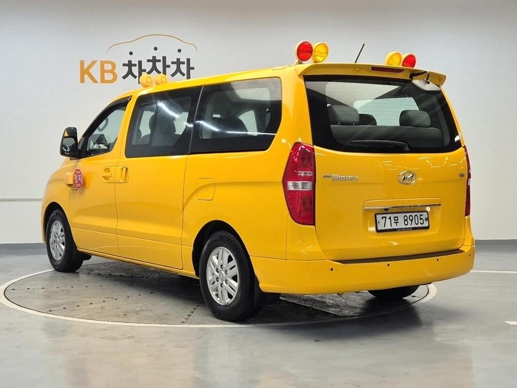 2017 HYUNDAI GRAND STAREX 