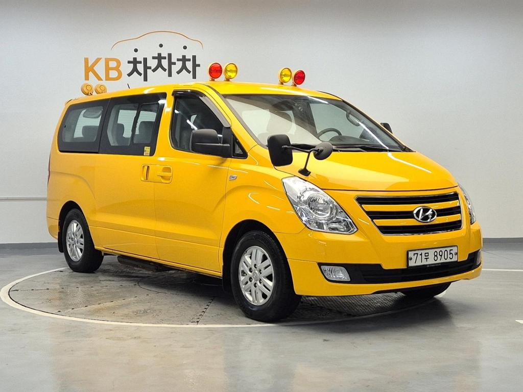 2017 HYUNDAI GRAND STAREX 