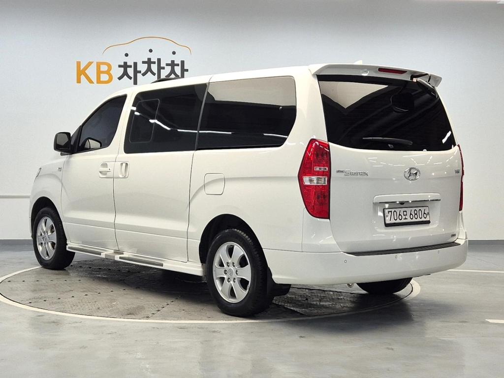 2019 HYUNDAI THE NEW GRAND STAREX 
