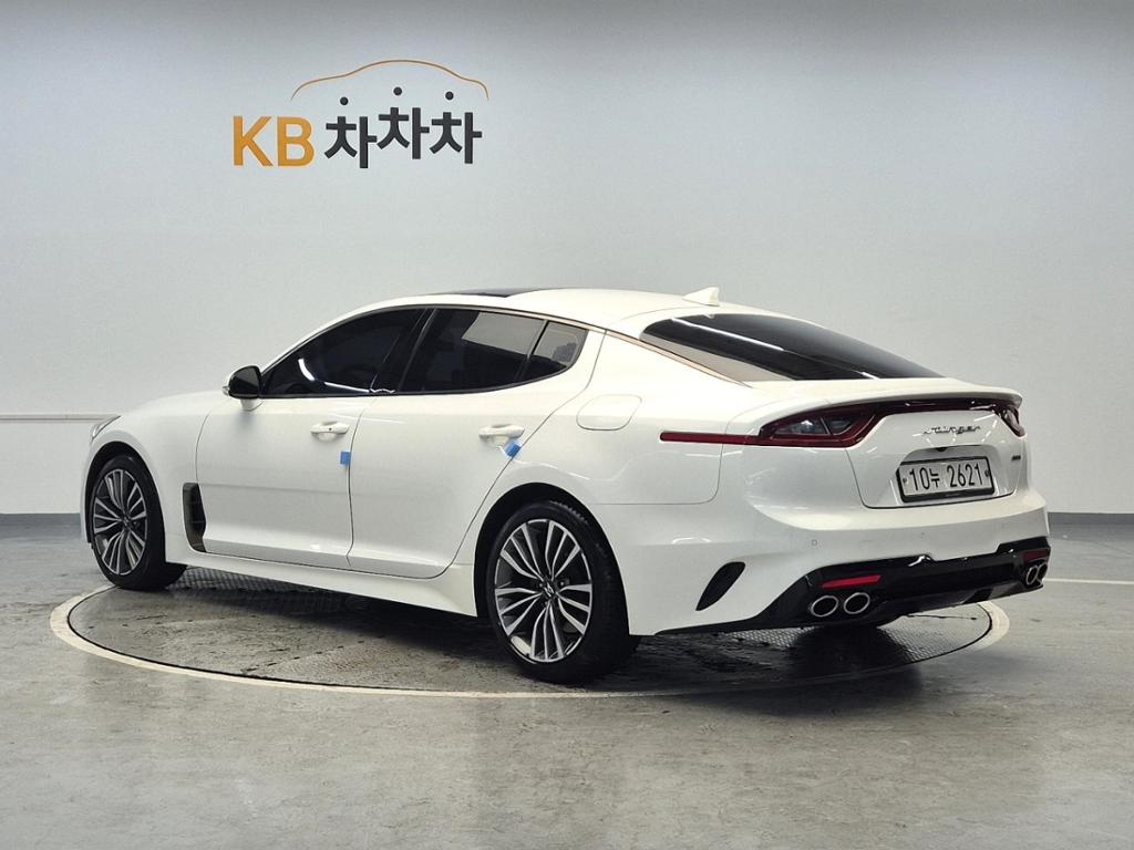 2019 KIA STINGER 