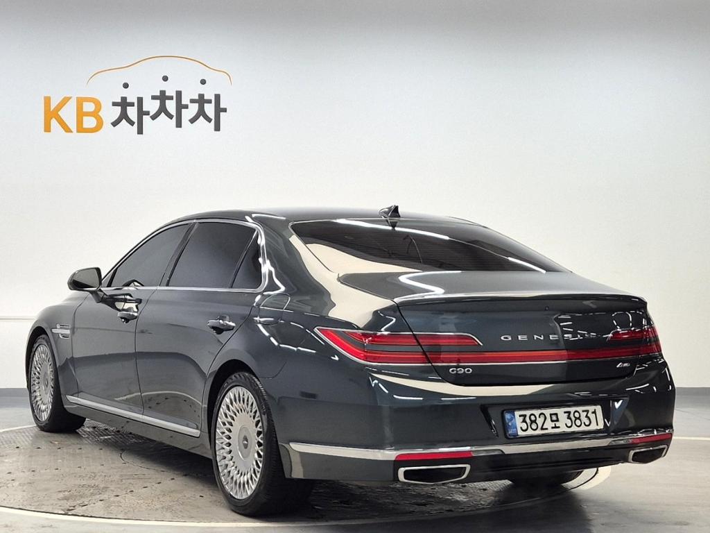 2021 GENESIS G90 