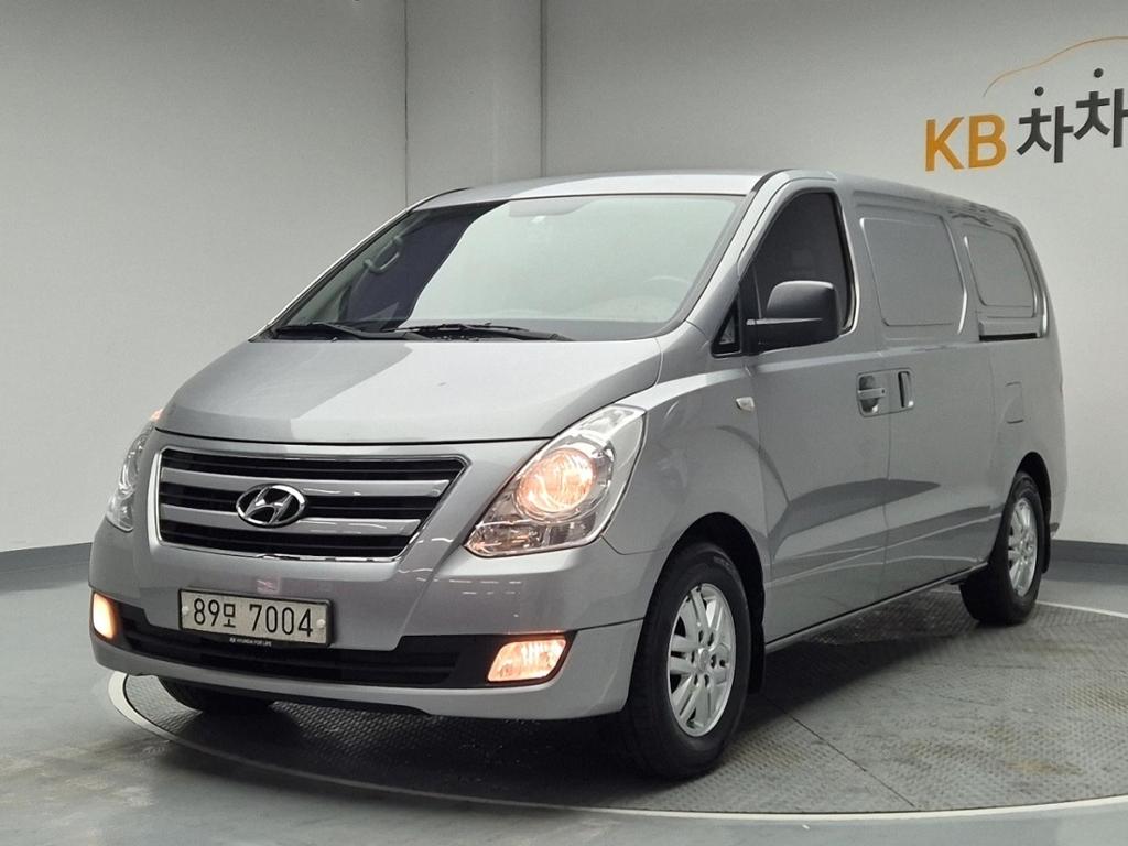 2017 HYUNDAI GRAND STAREX 