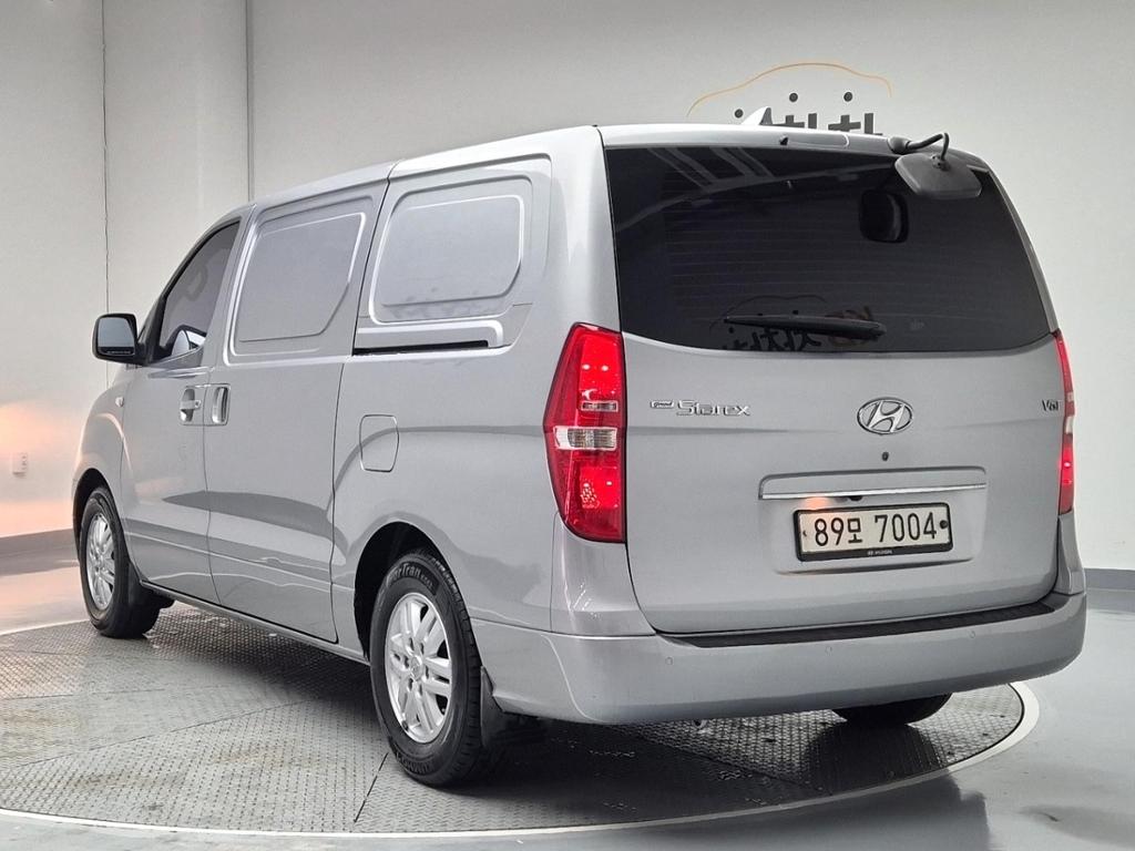 2017 HYUNDAI GRAND STAREX 