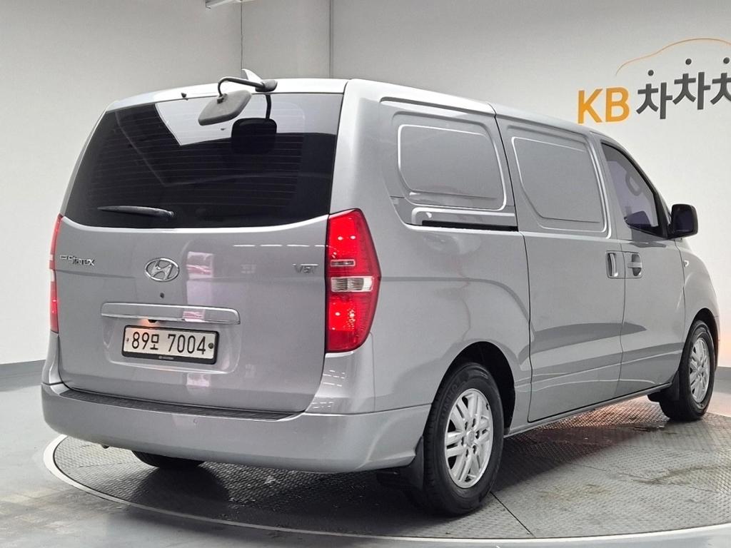 2017 HYUNDAI GRAND STAREX 