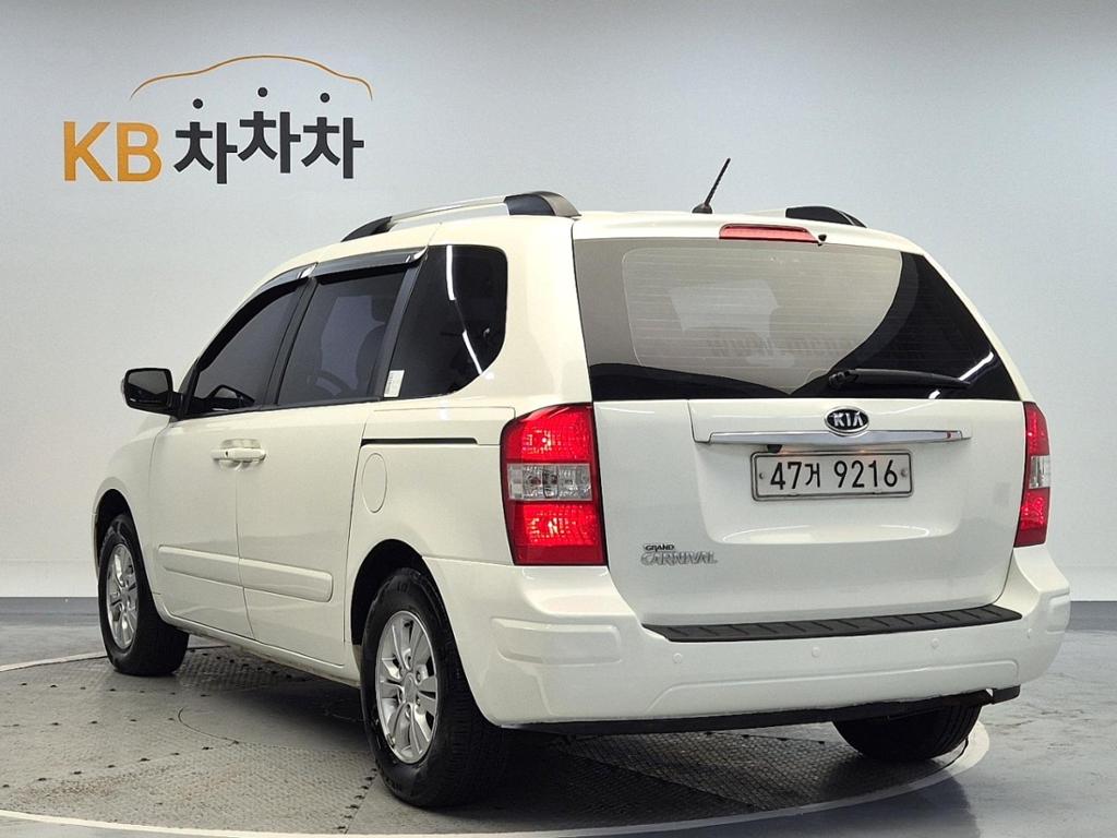 2011 KIA CARNIVAL R 