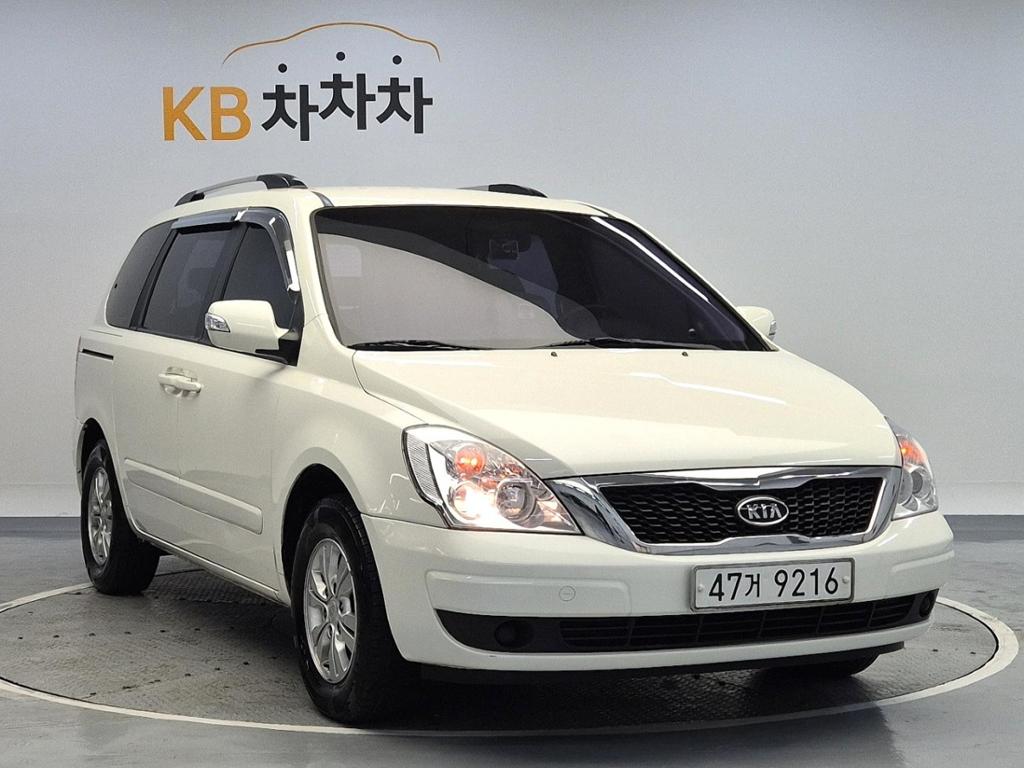 2011 KIA CARNIVAL R 