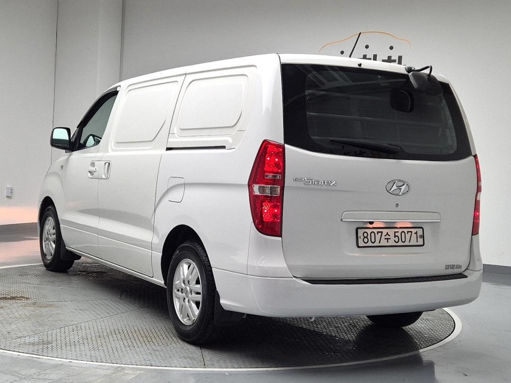 2016 HYUNDAI GRAND STAREX 