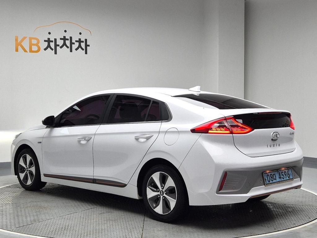 2017 HYUNDAI IONIQ Electric 