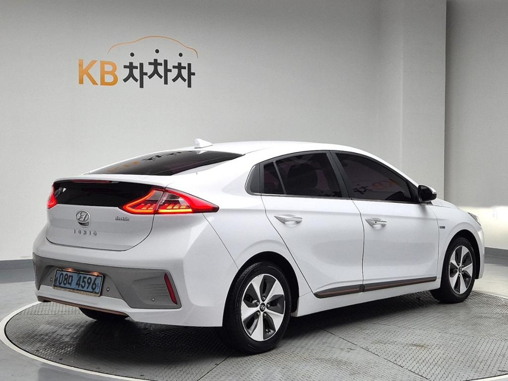 2017 HYUNDAI IONIQ Electric 