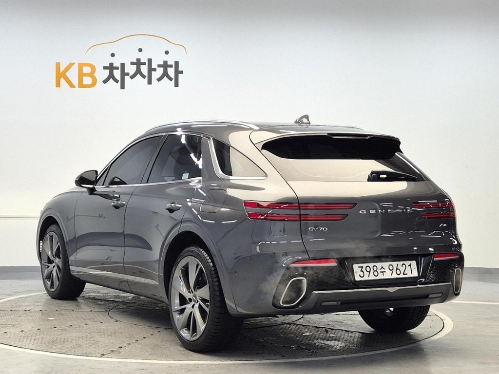 2021 GENESIS GV70 