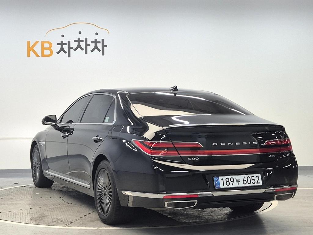 2021 GENESIS G90 