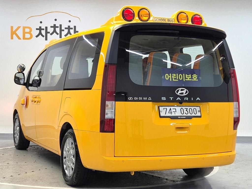 2022 HYUNDAI STARIA 
