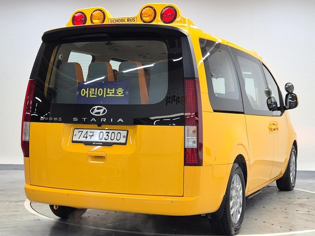 2022 HYUNDAI STARIA 