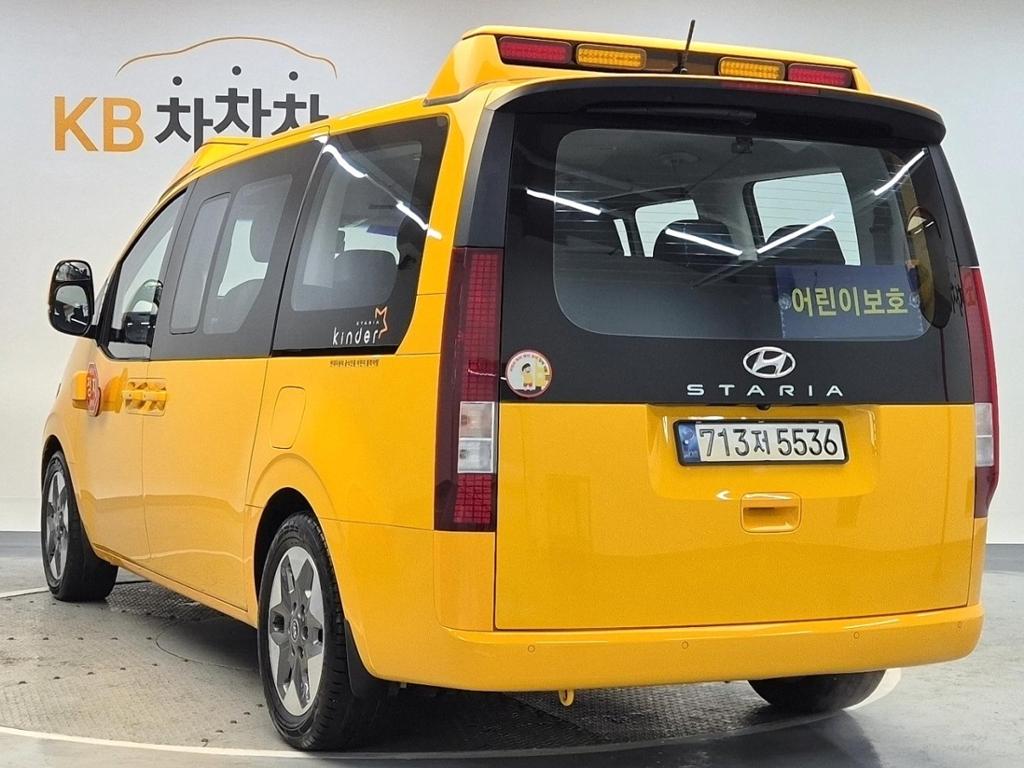 2022 HYUNDAI STARIA 