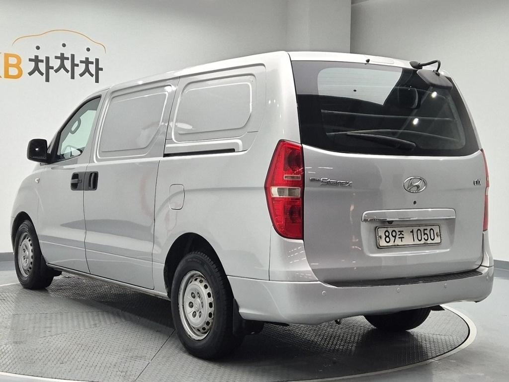 2010 HYUNDAI GRAND STAREX 