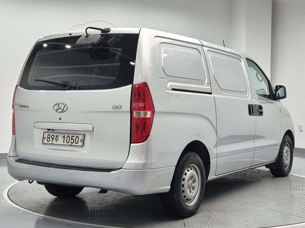 2010 HYUNDAI GRAND STAREX 